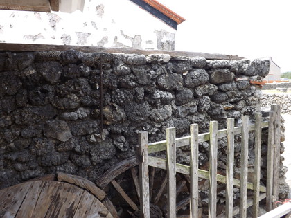 サンゴでできた塀